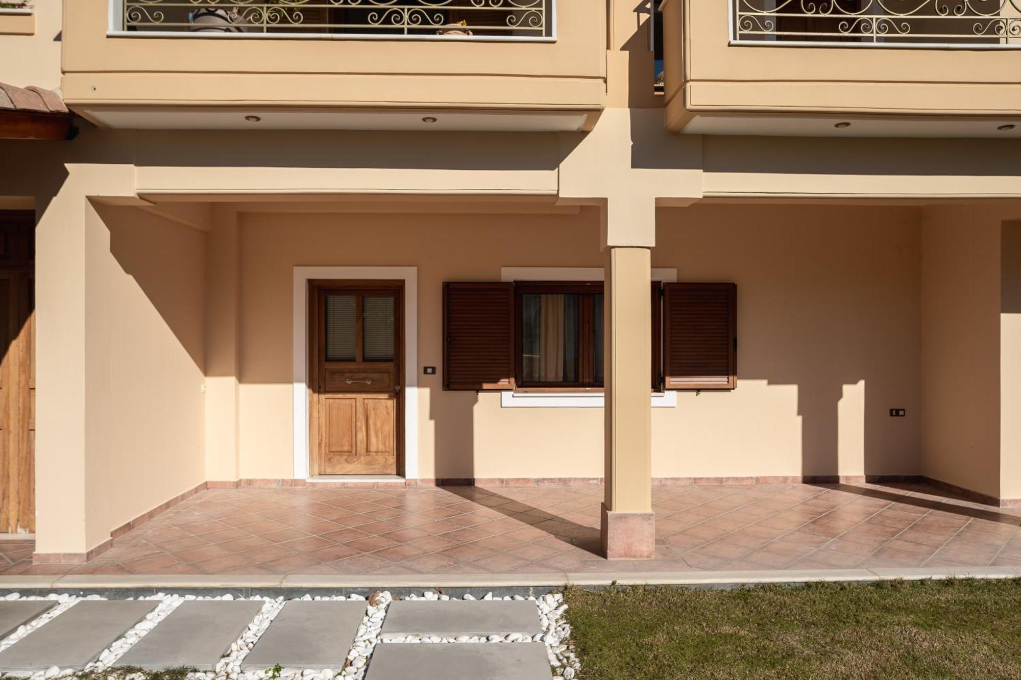 Elegance Suites Plataria Exterior photo